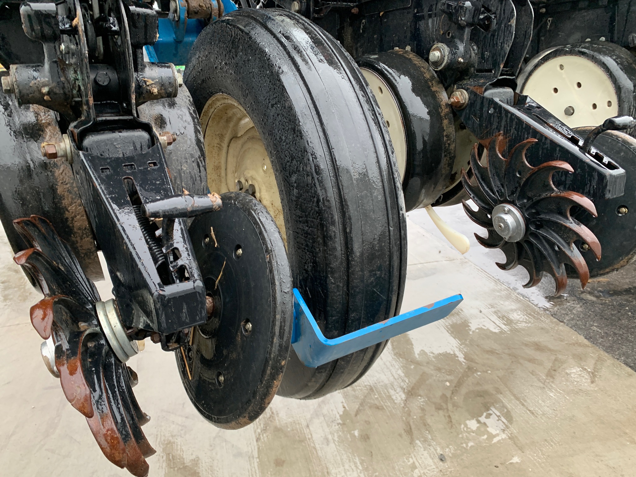  2005 Kinze 3650 at Heritage Tractor in Lamar, MO