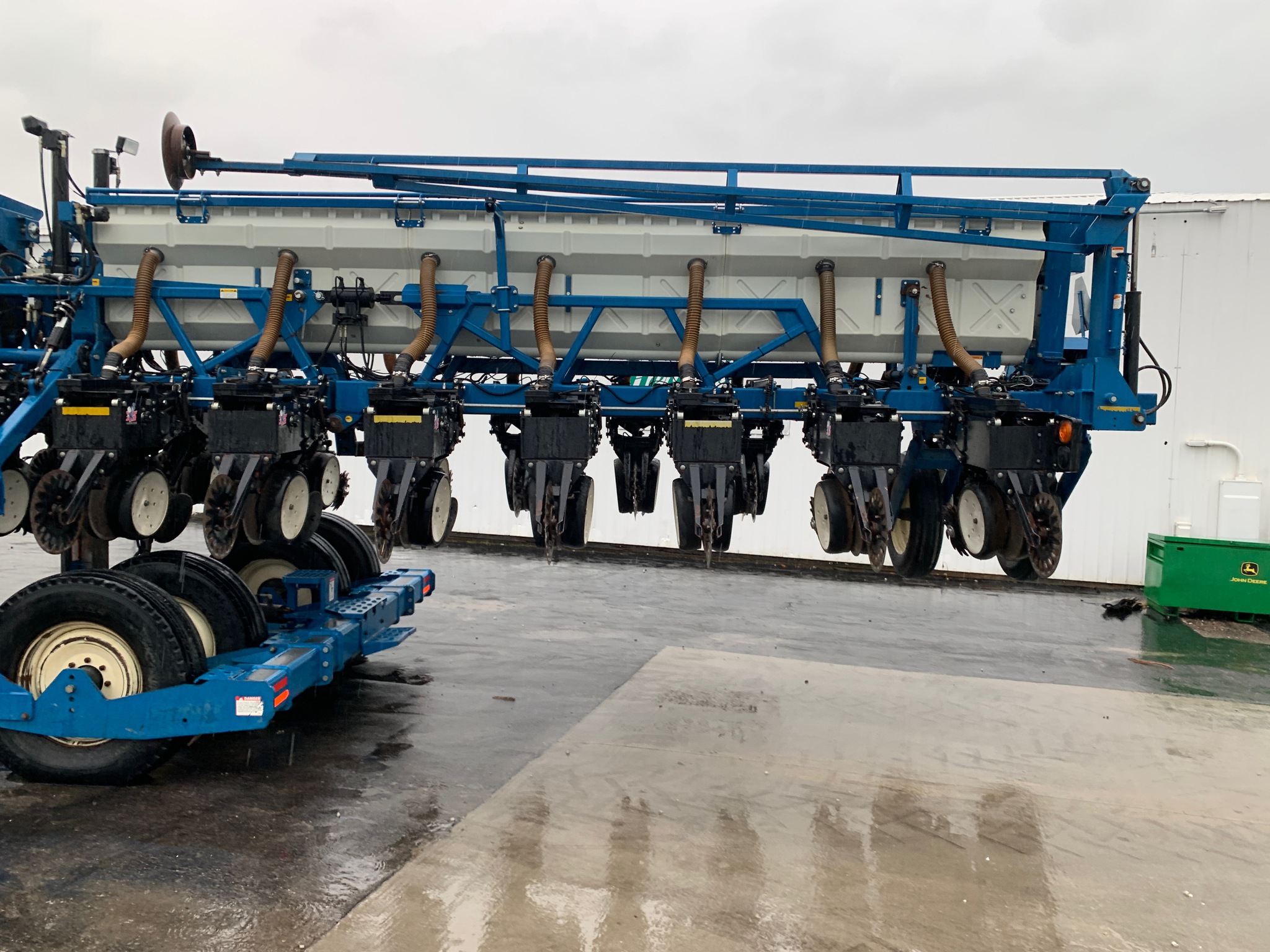  2005 Kinze 3650 at Heritage Tractor in Lamar, MO