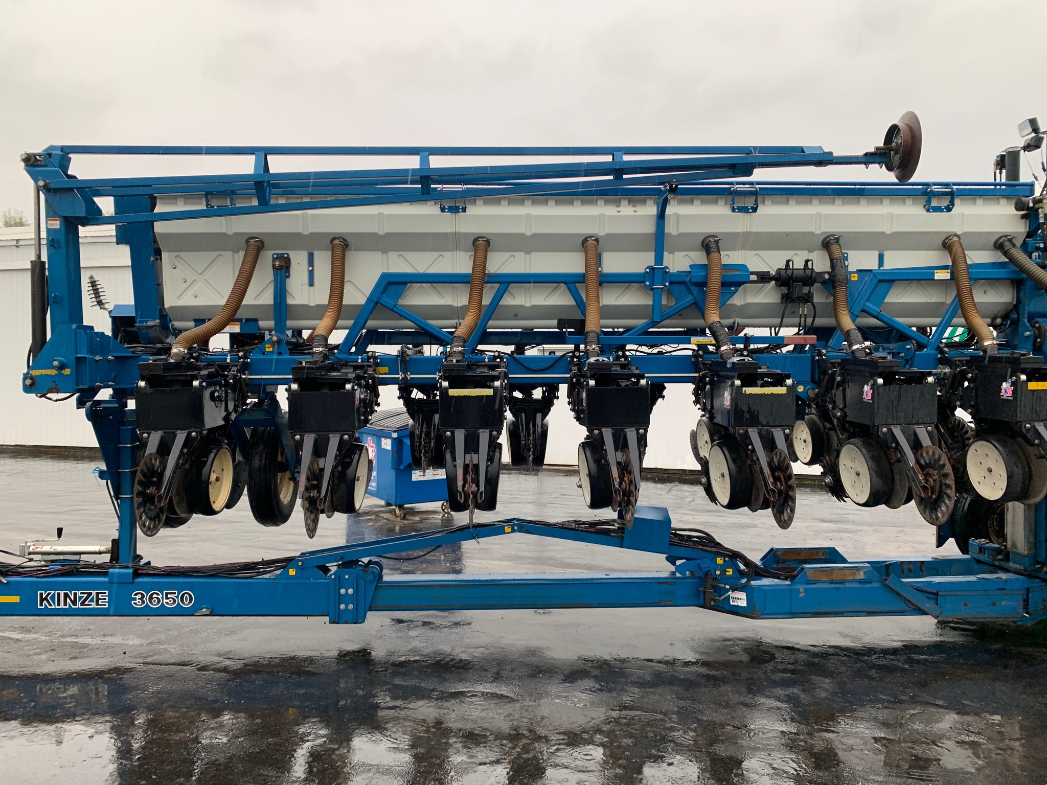  2005 Kinze 3650 at Heritage Tractor in Lamar, MO