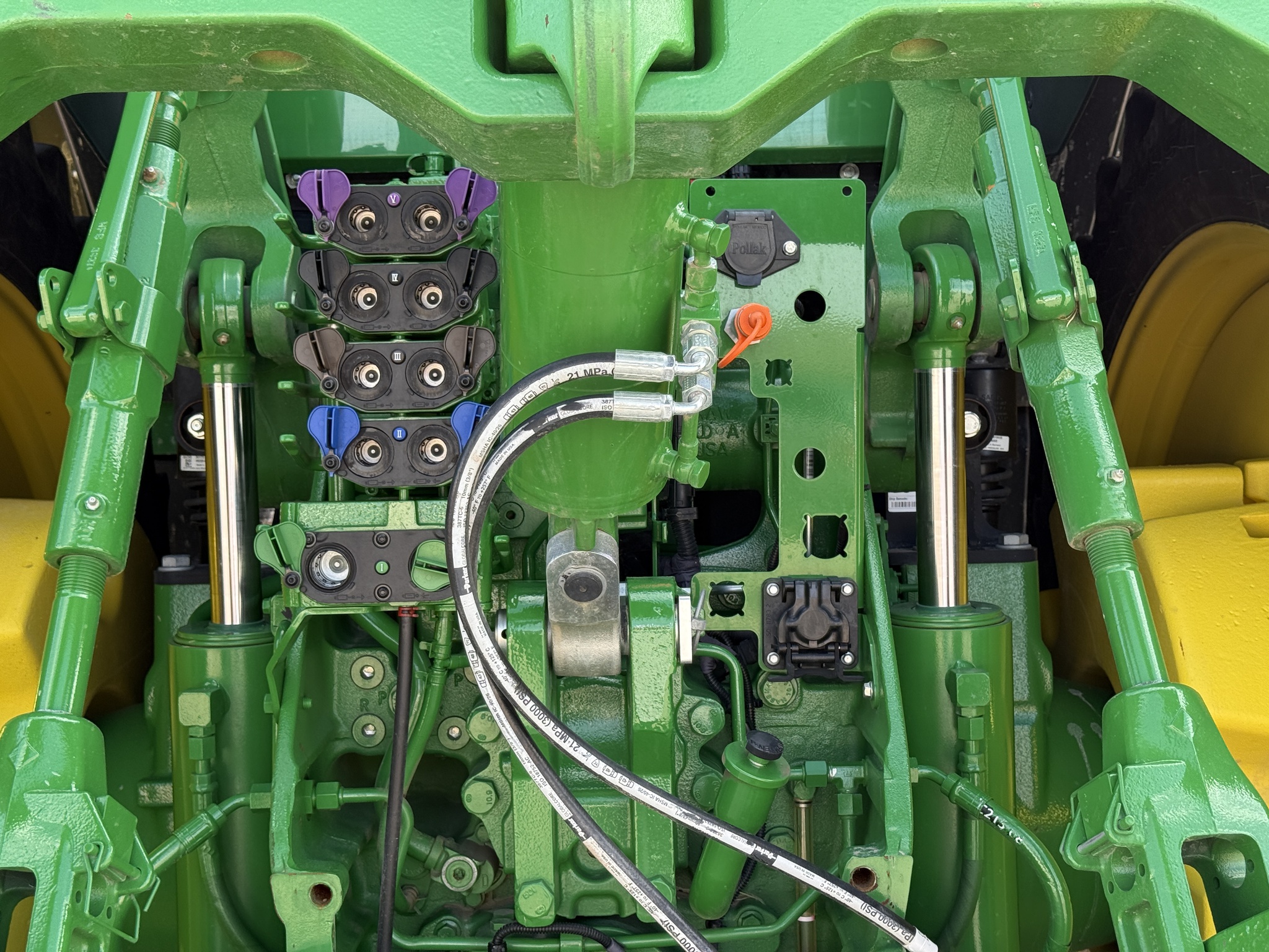 2023 John Deere 8R 230 Image 28