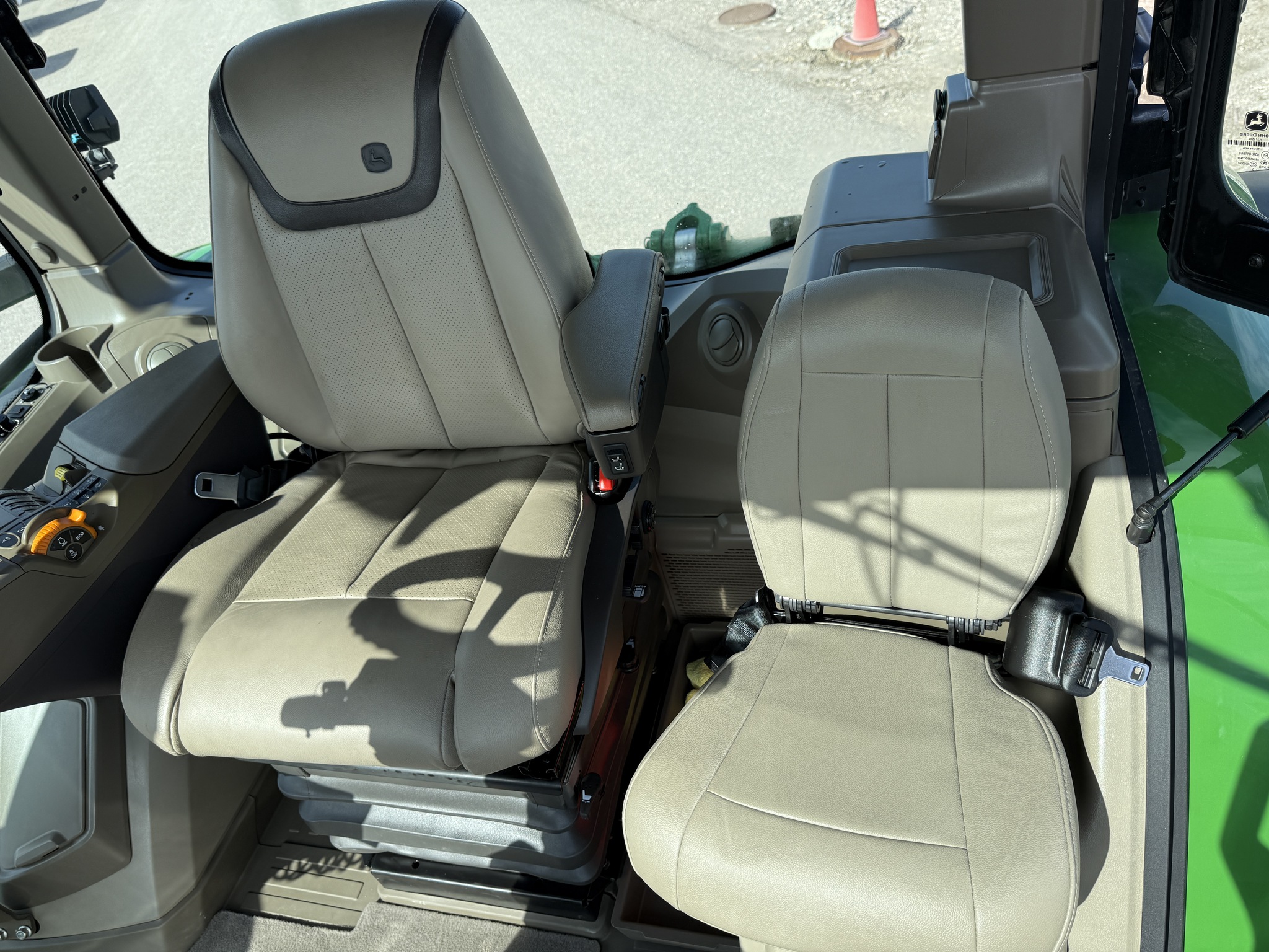 2023 John Deere 8R 230 Image 12