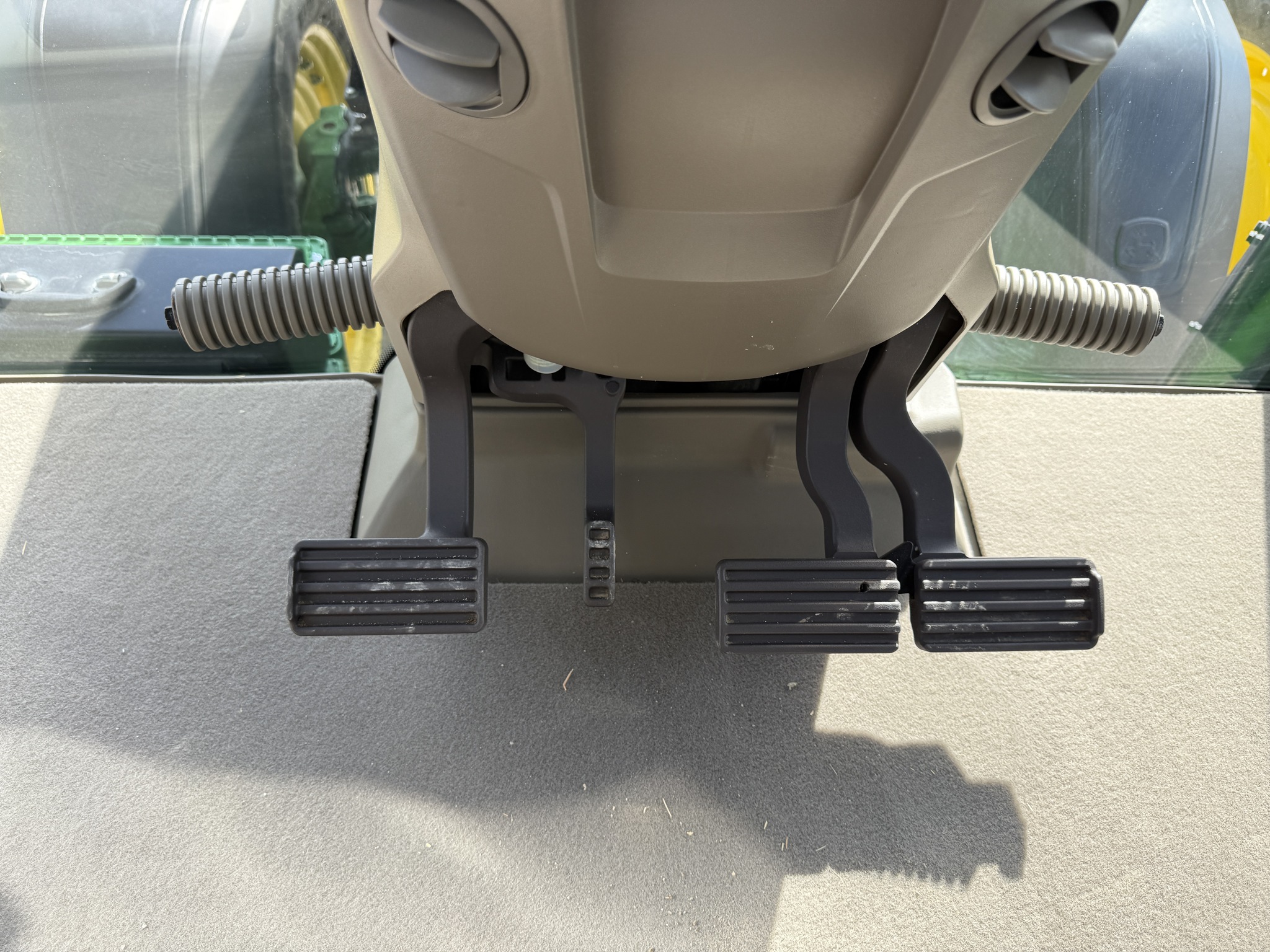 2023 John Deere 8R 230 Image 11