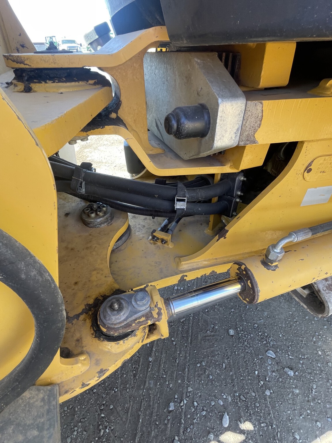 2016 John Deere 244K Image 12