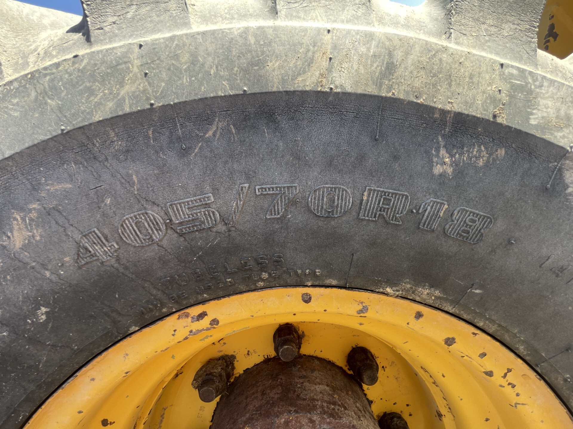 2016 John Deere 244K Image 9