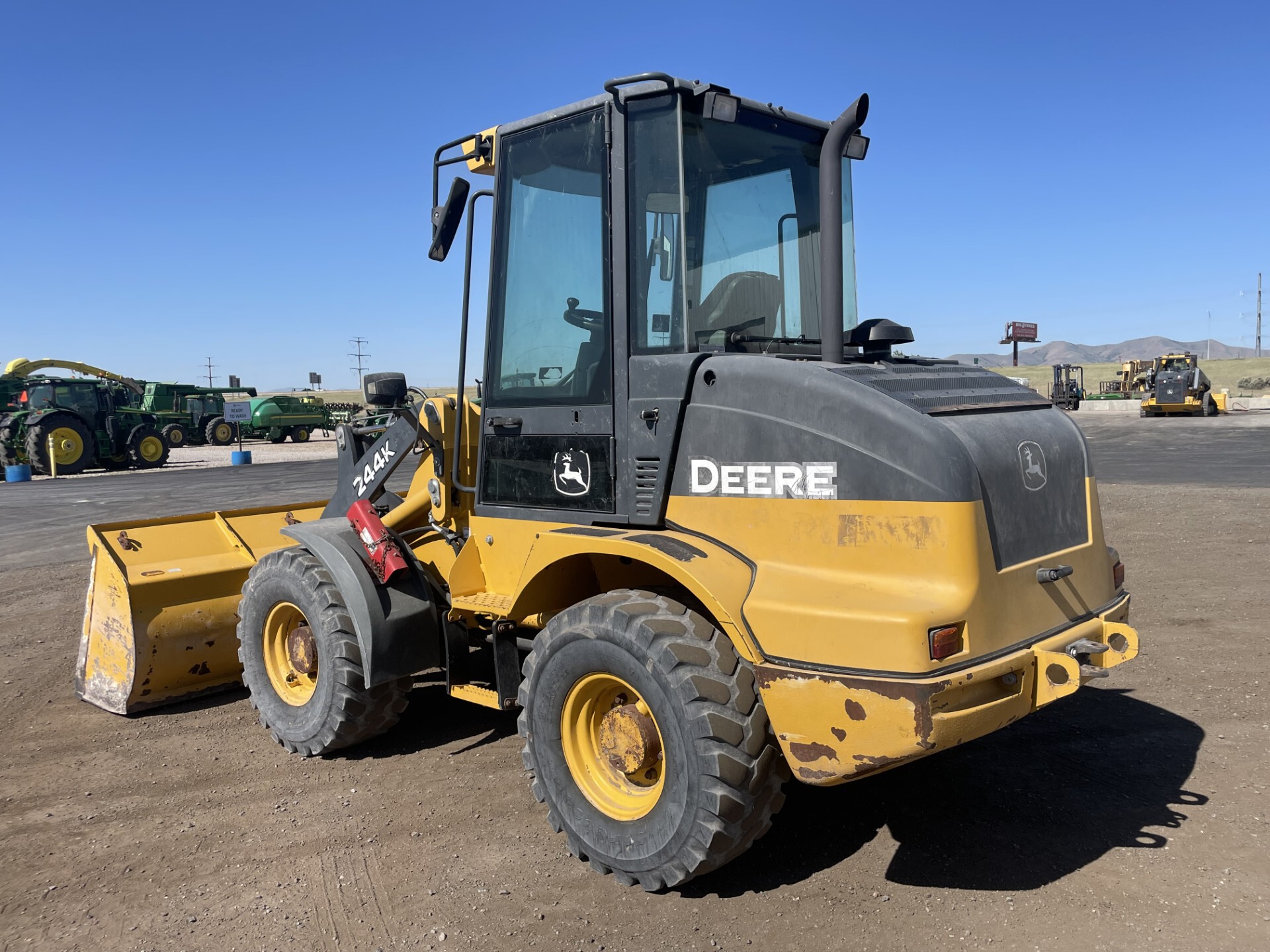 2016 John Deere 244K Image 7