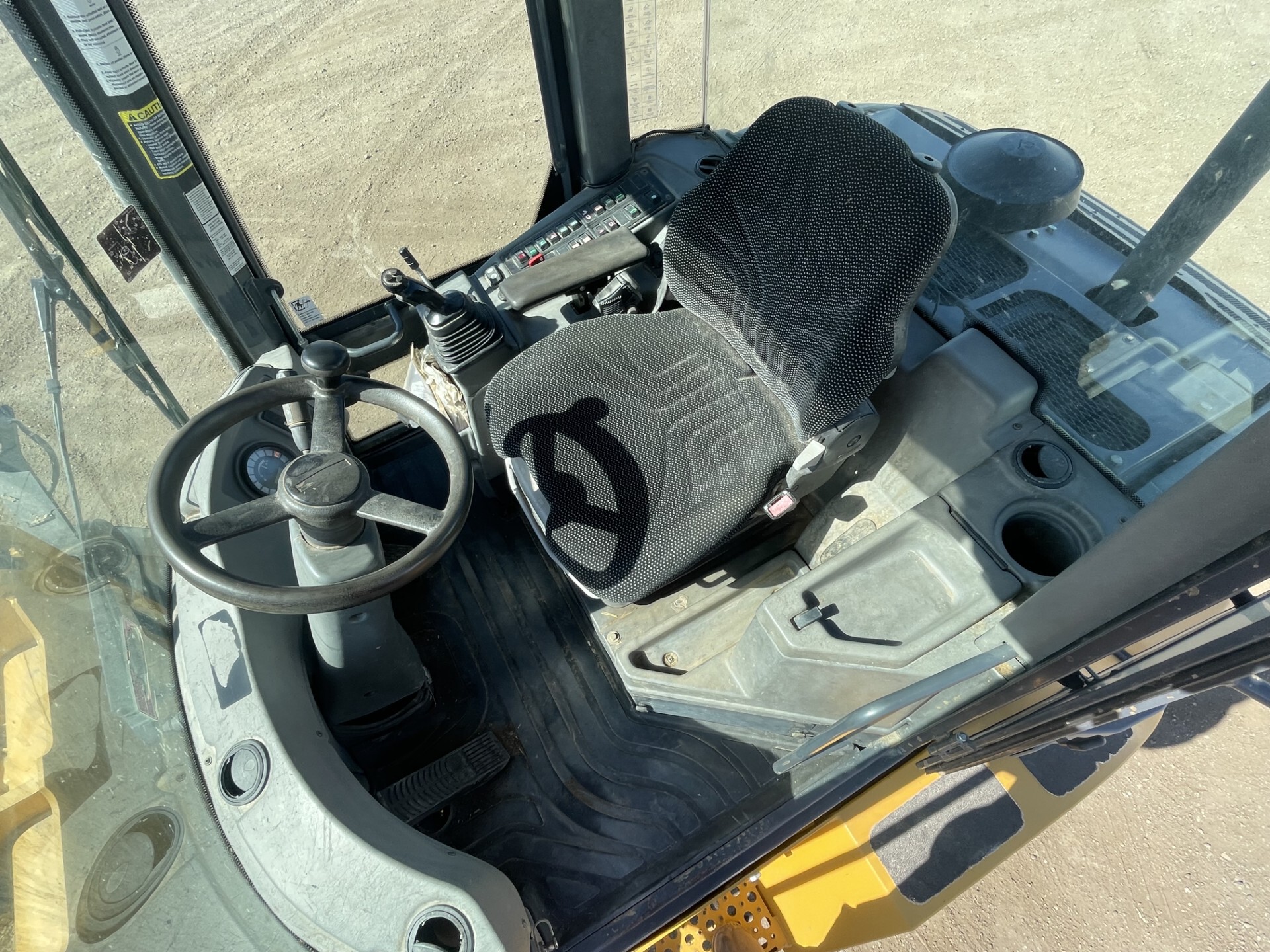 2016 John Deere 244K Image 19