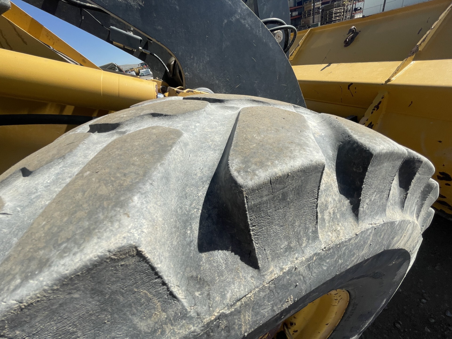 2016 John Deere 244K Image 10