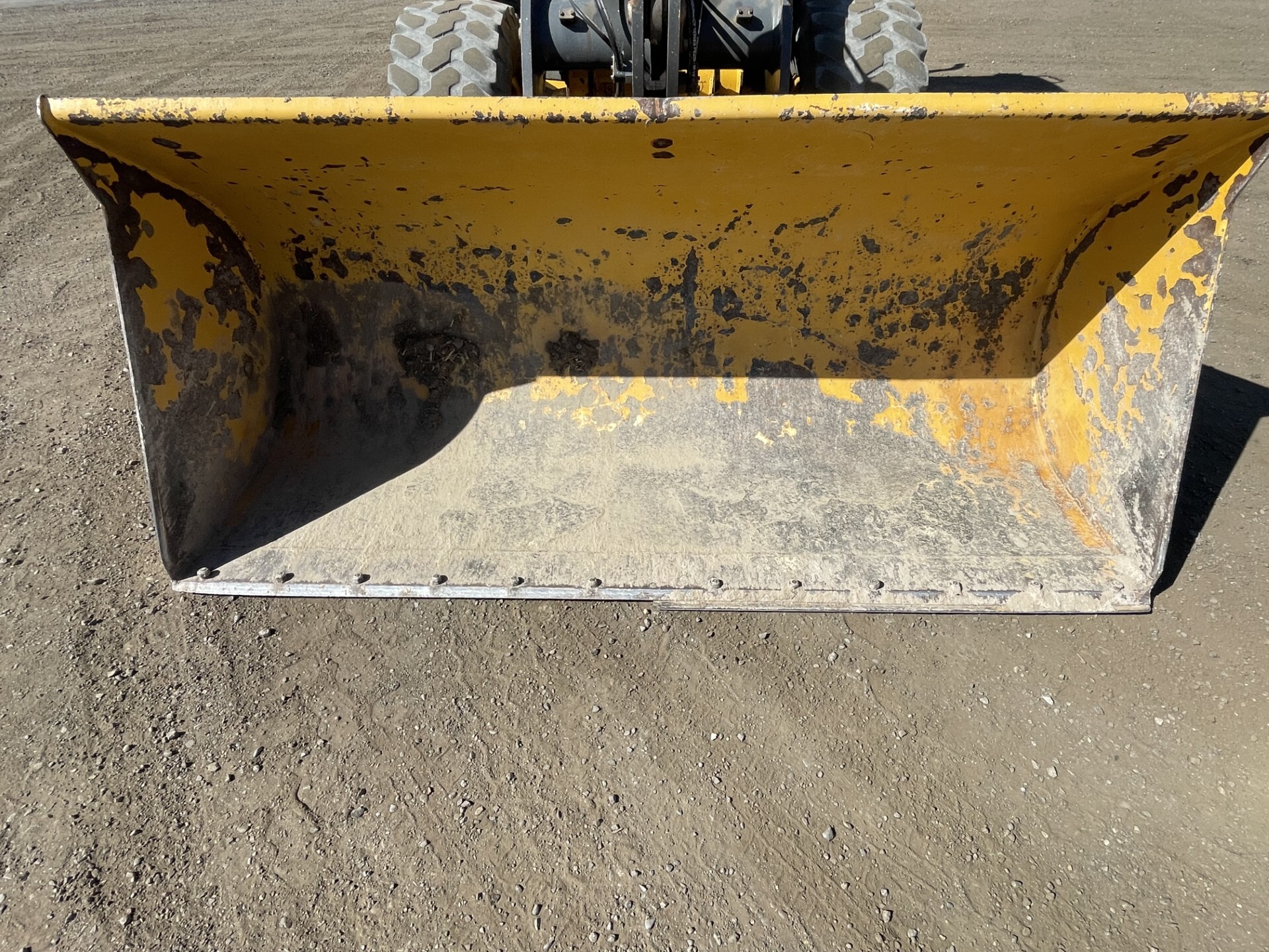 2016 John Deere 244K Image 17