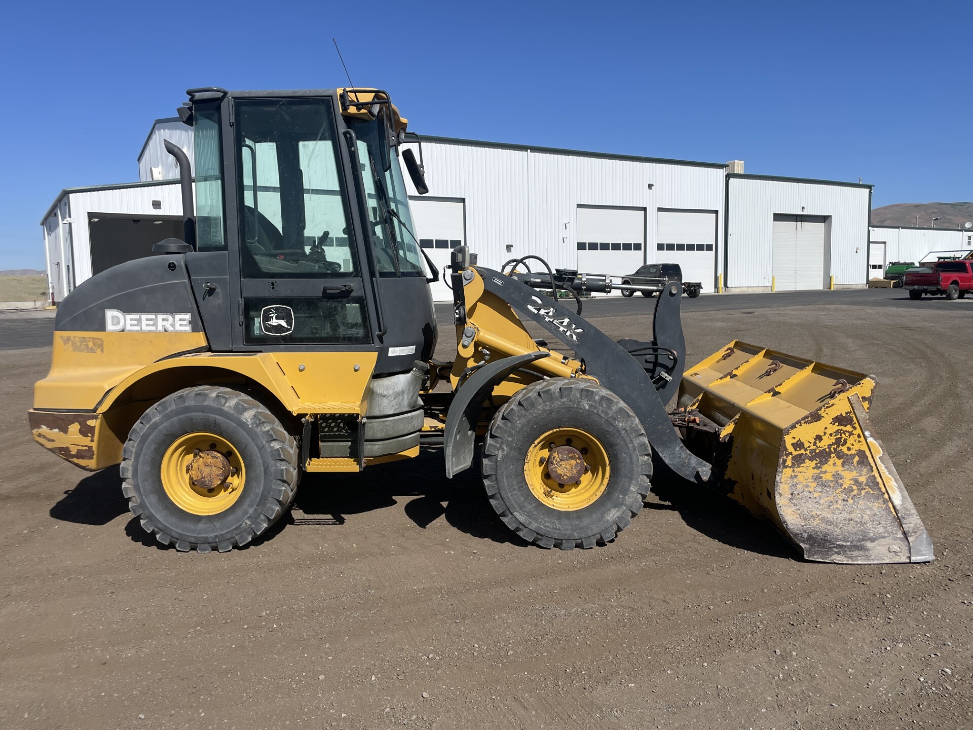 2016 John Deere 244K Image 4