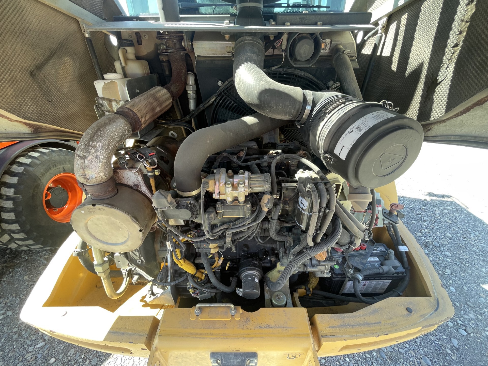 2016 John Deere 244K Image 14