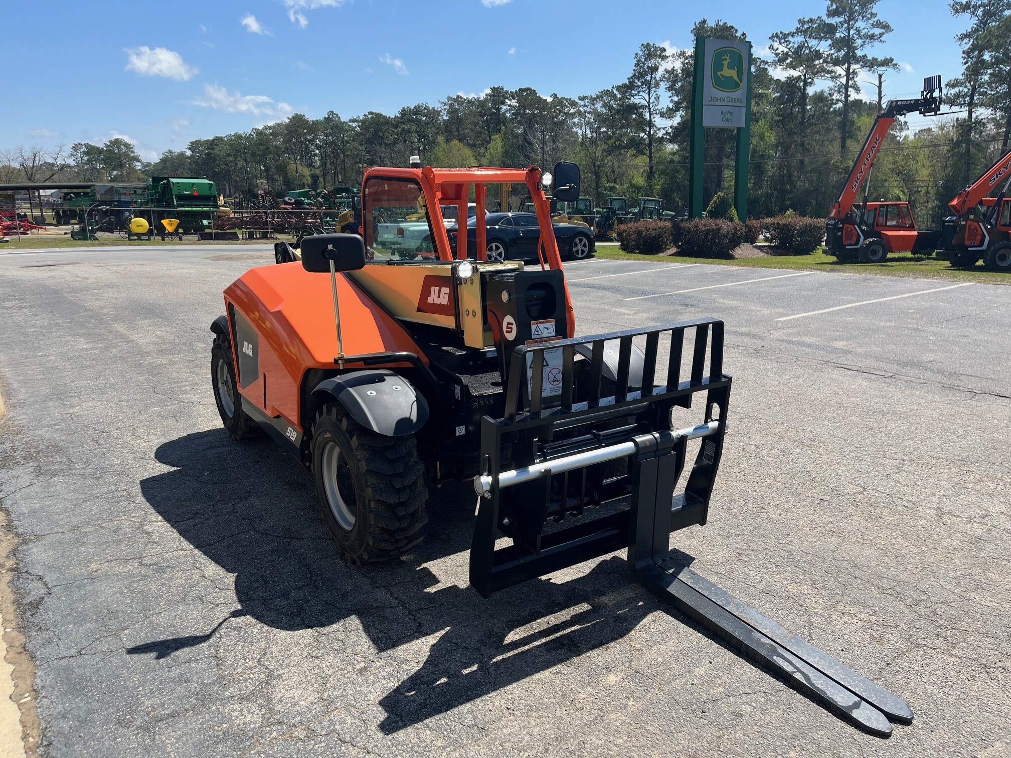 2025 JLG 519 Image 4