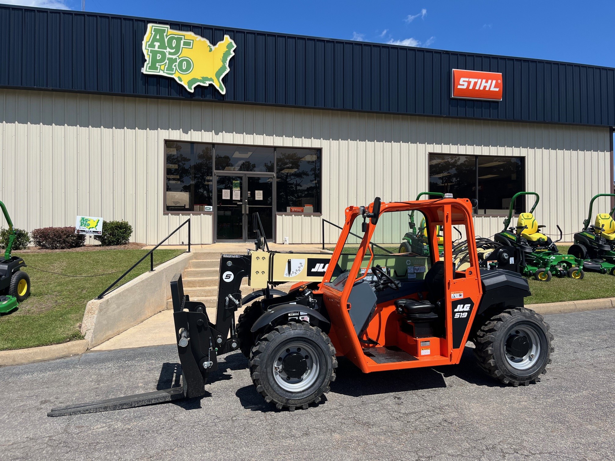 2025 JLG 519 Image 1