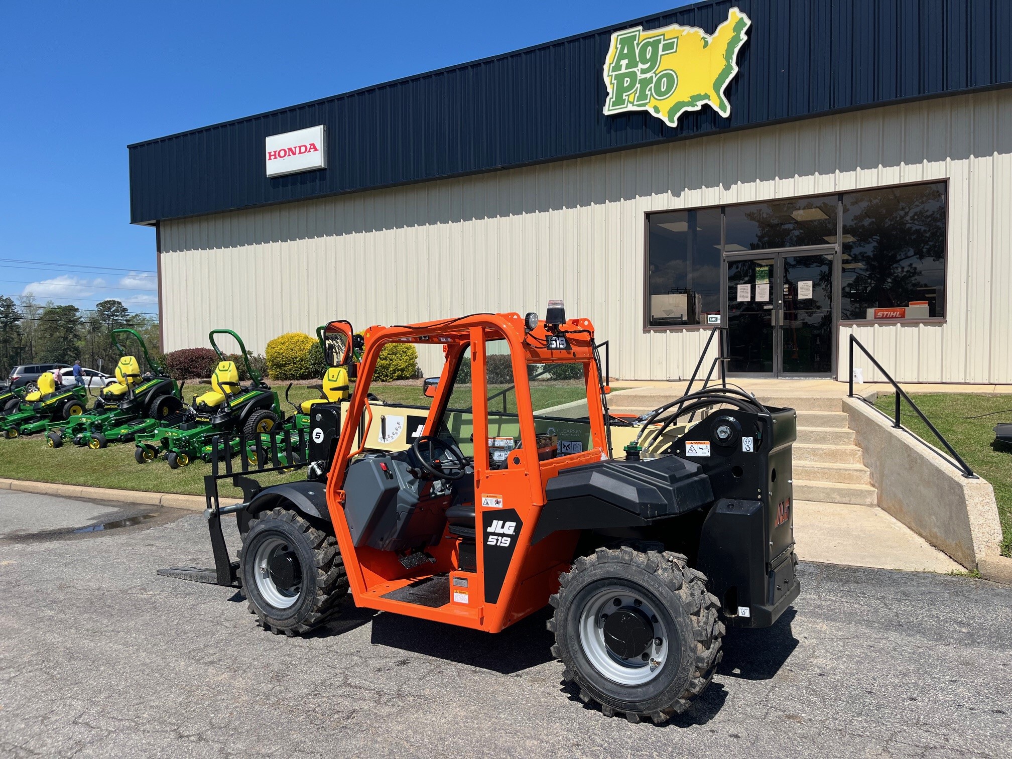 2025 JLG 519 Image 2