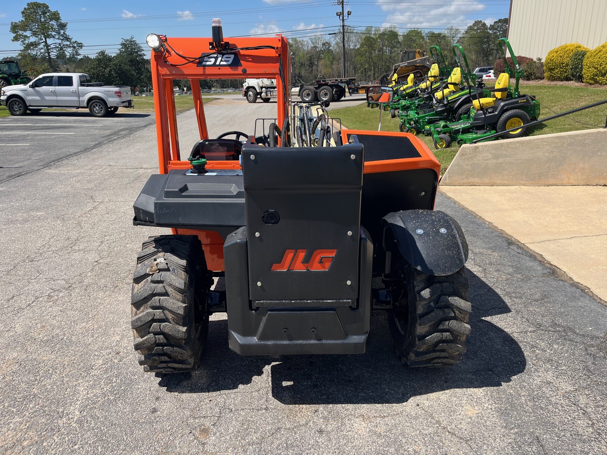 2025 JLG 519 Image 3