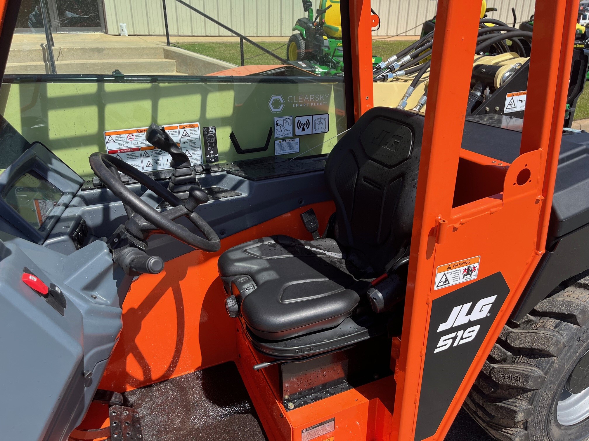 2025 JLG 519 Image 5