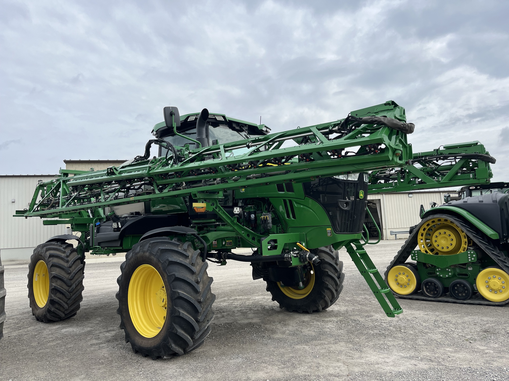 2023 John Deere 410R Image 1