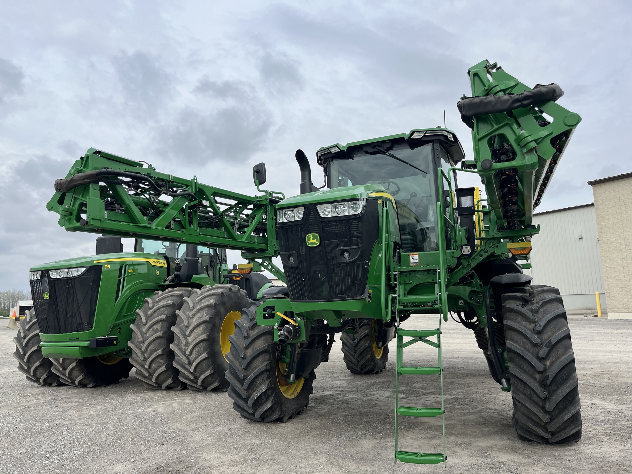 2023 John Deere 410R Image 4