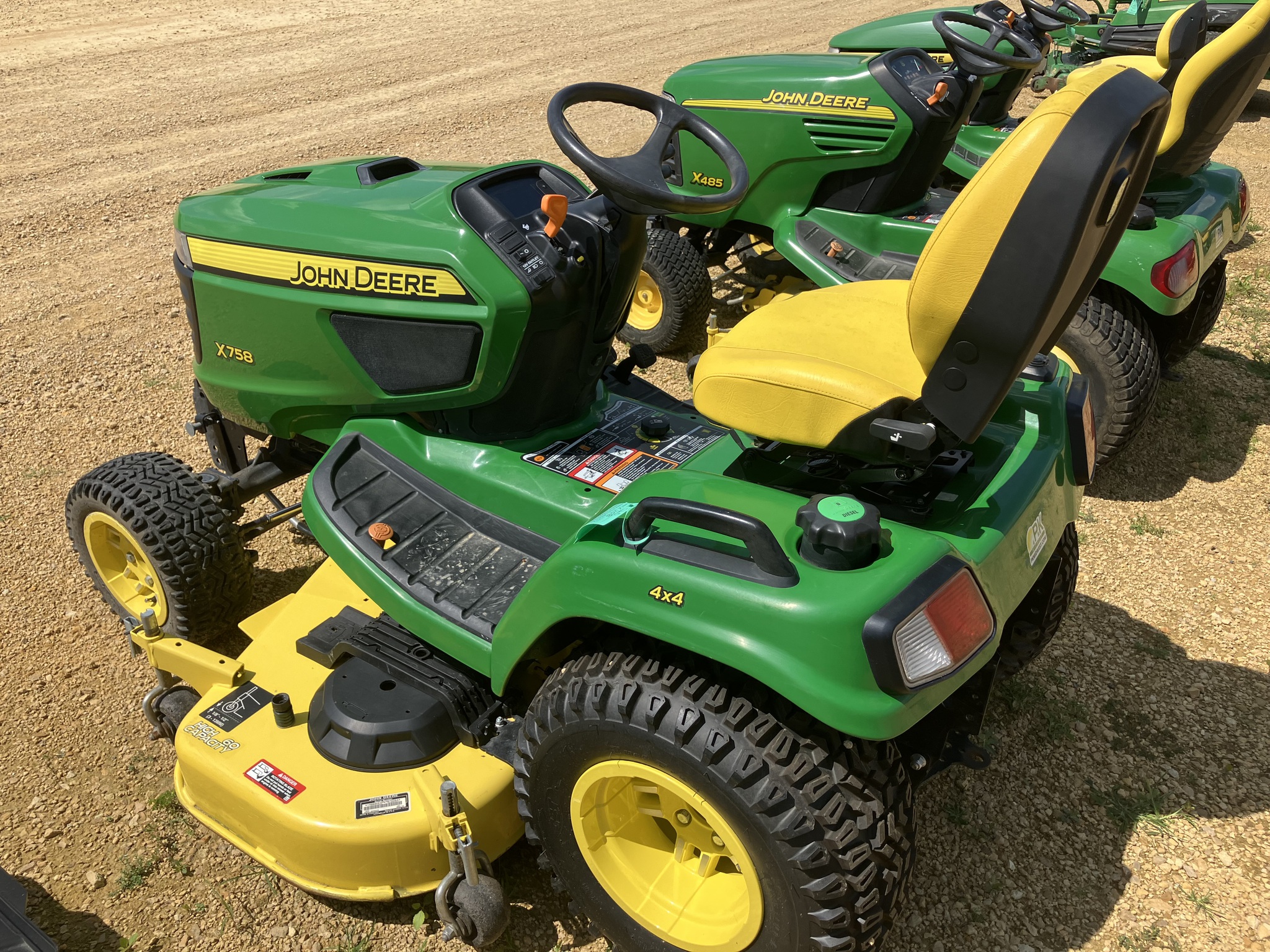 2019 John Deere X758 Image 4
