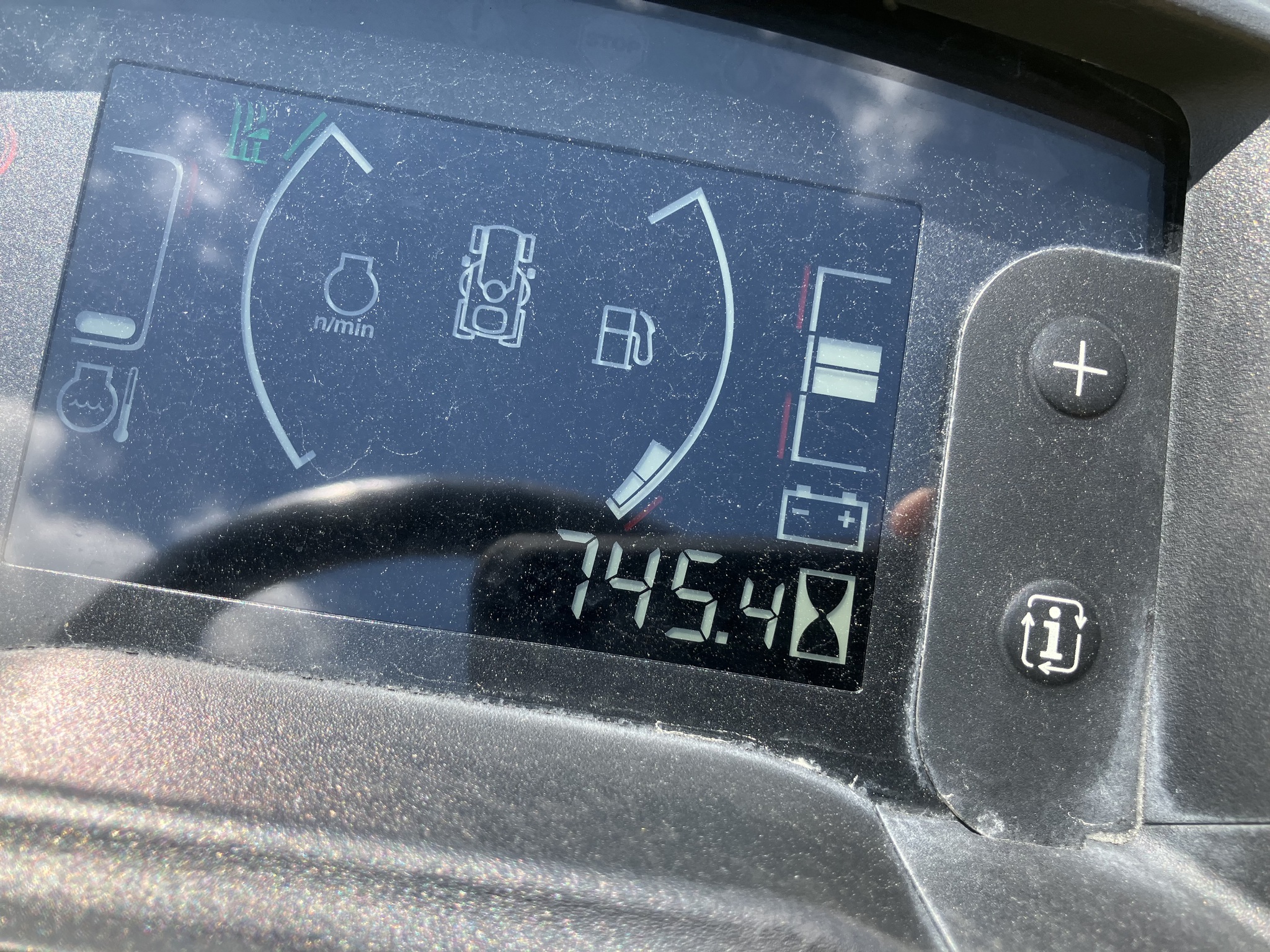 2019 John Deere X758 Image 6