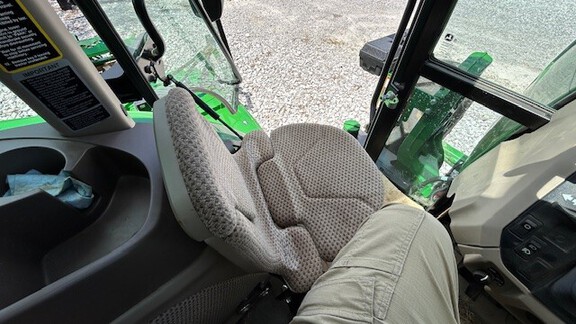 Photo of 2023 John Deere 6120E