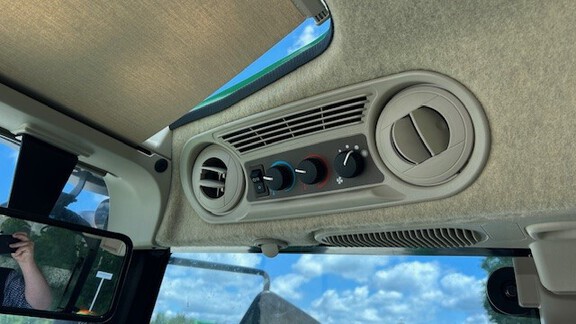 Photo of 2023 John Deere 6120E