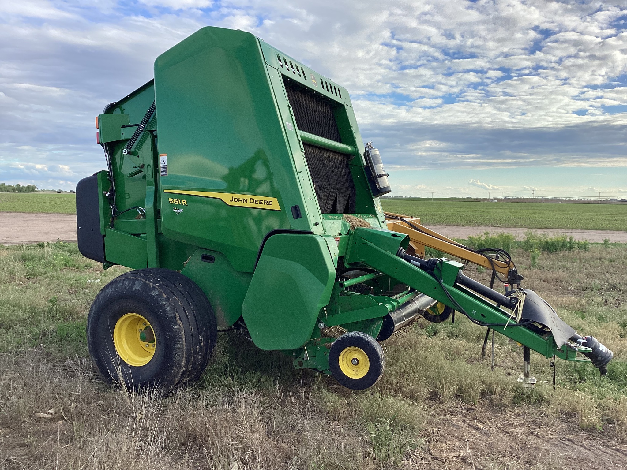 2024 John Deere 561R Image 3