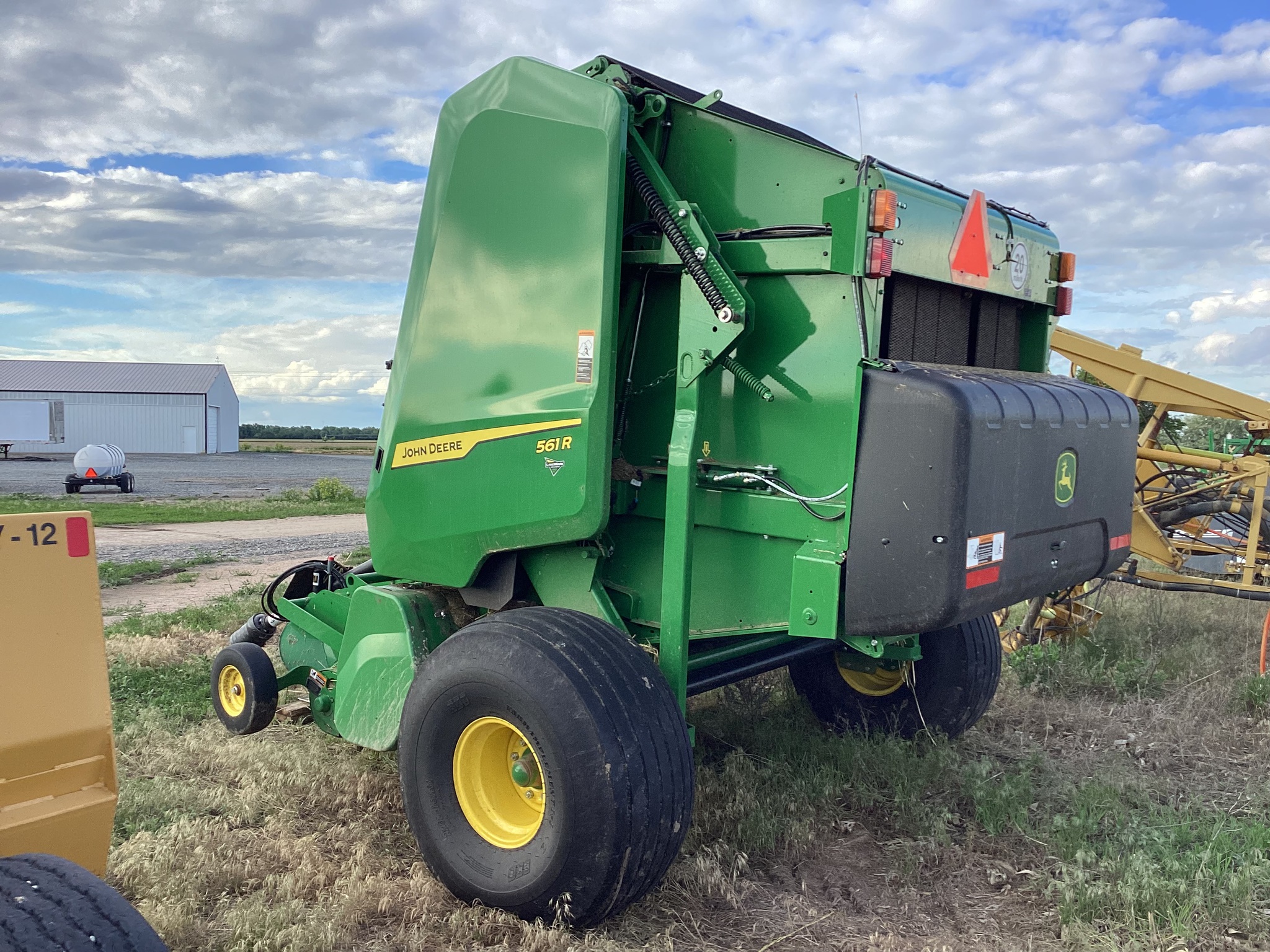 2024 John Deere 561R Image 5