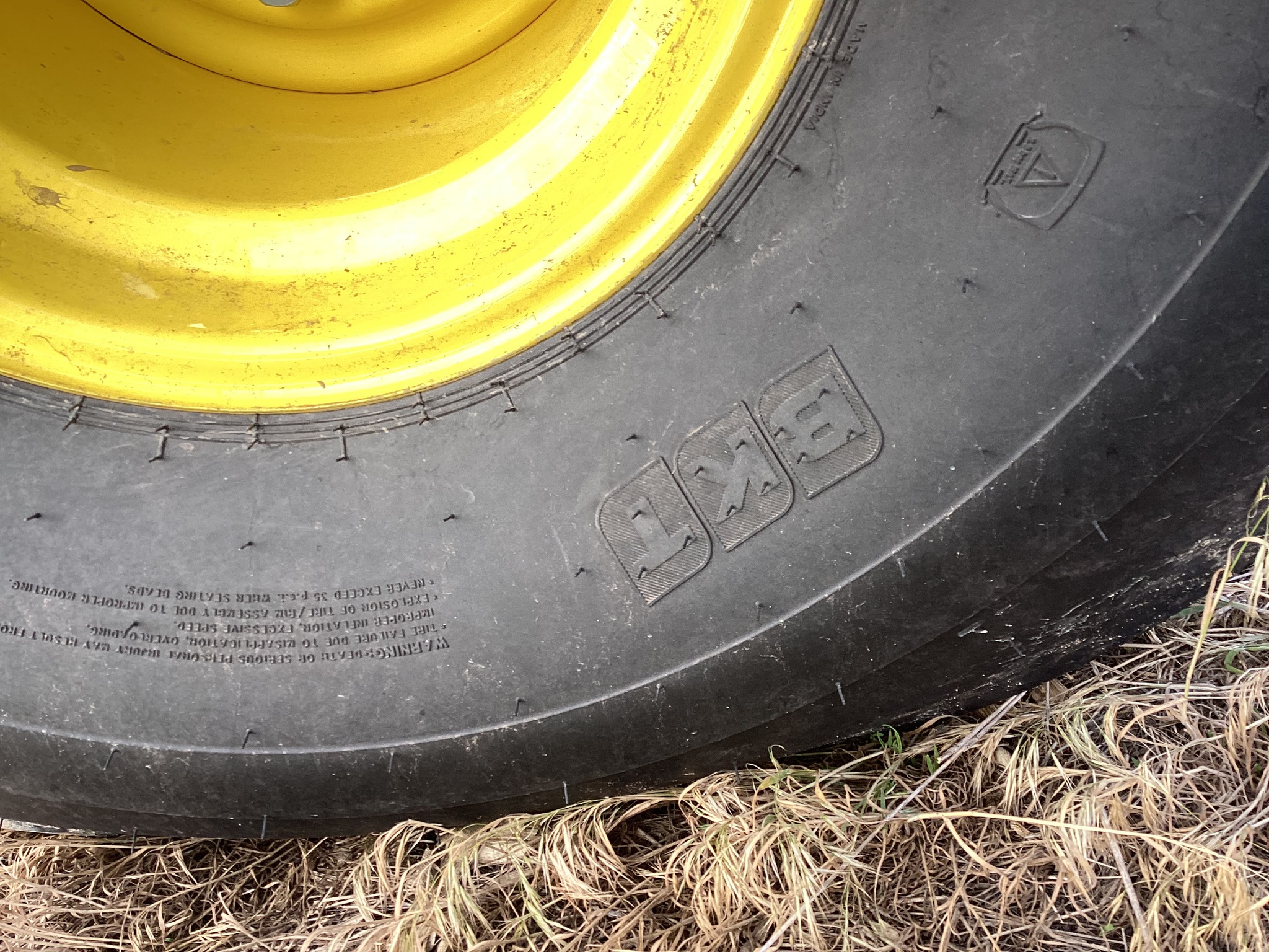 2024 John Deere 561R Image 29