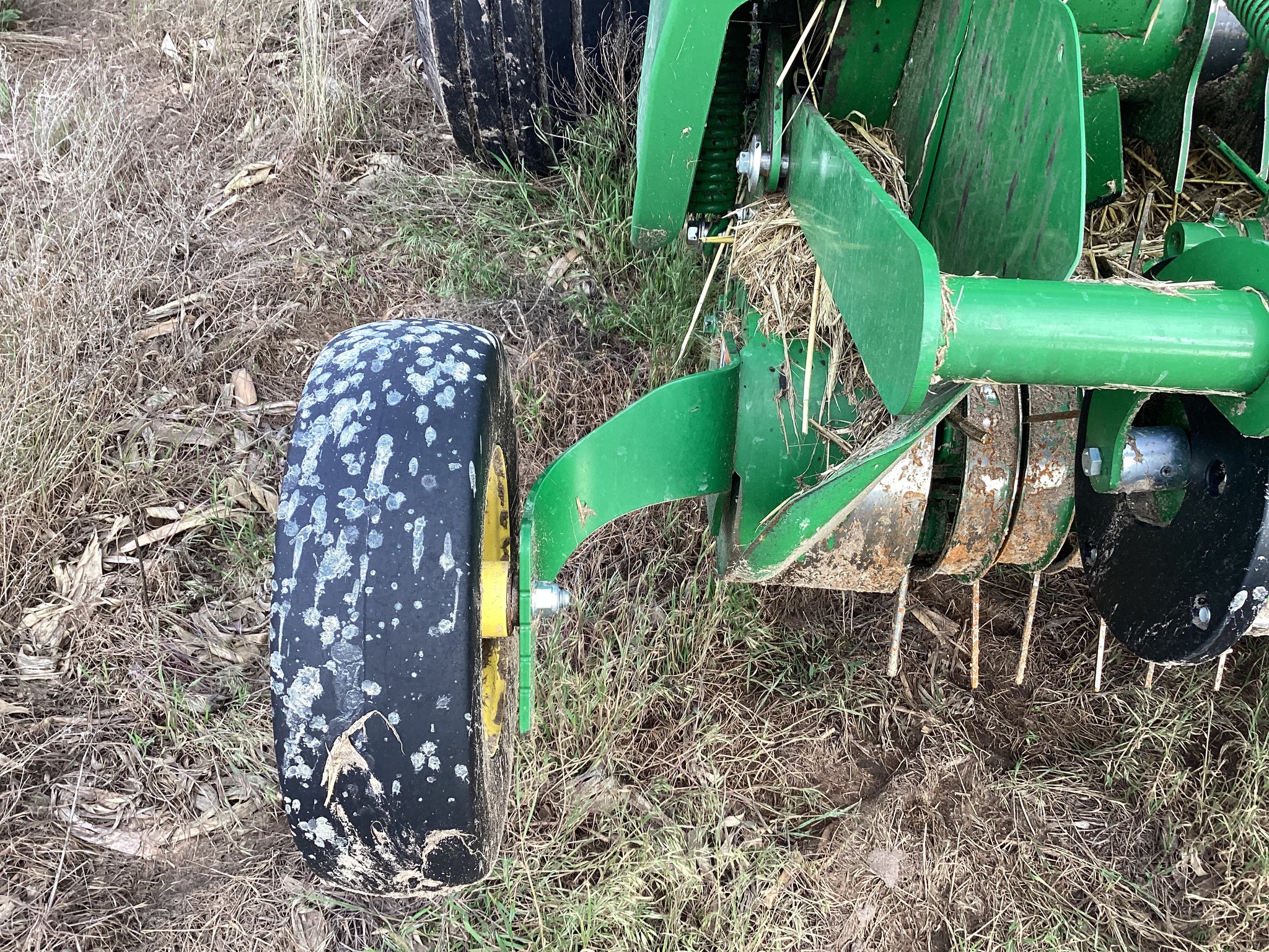 2024 John Deere 561R Image 33