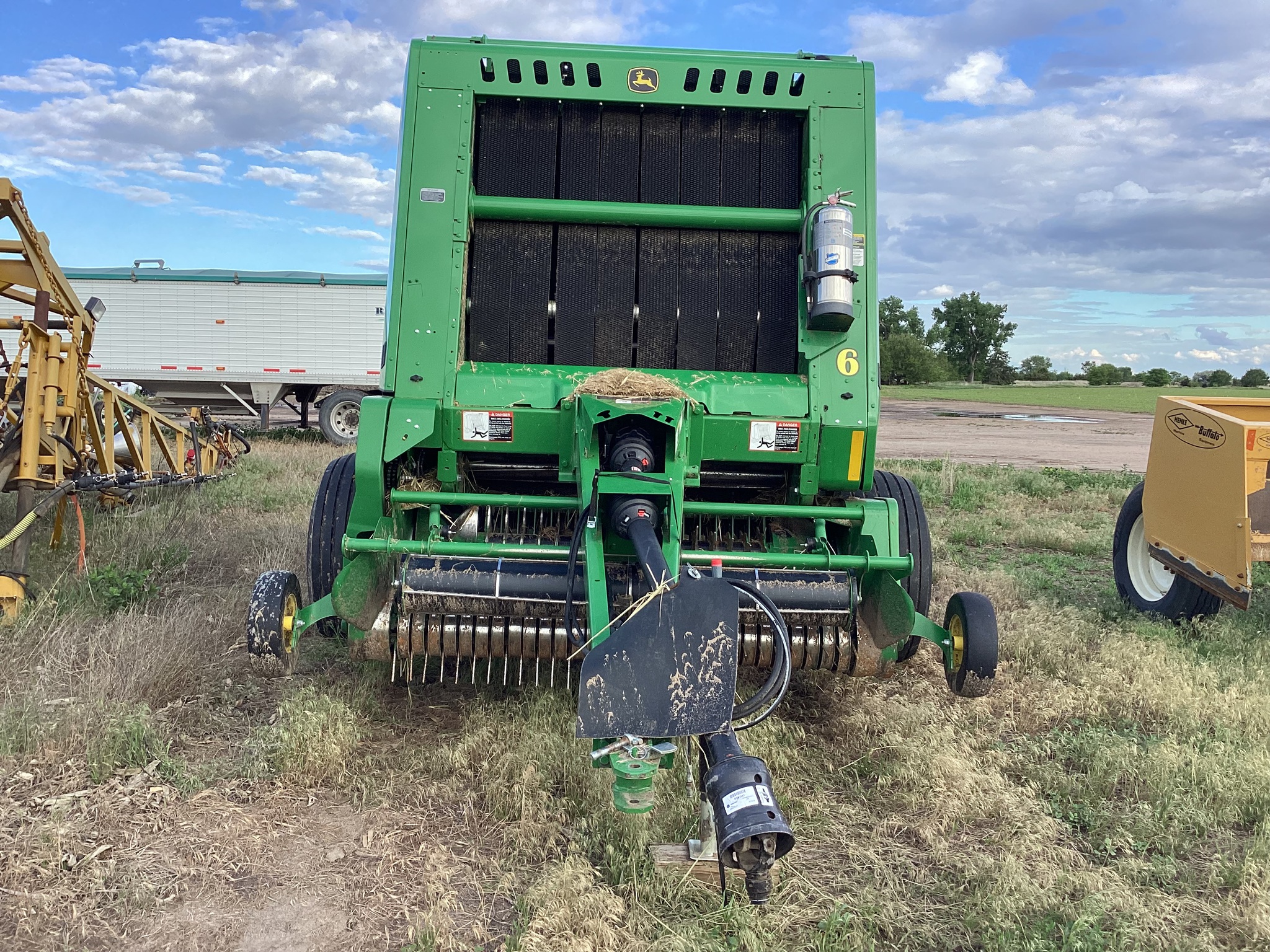 2024 John Deere 561R Image 4