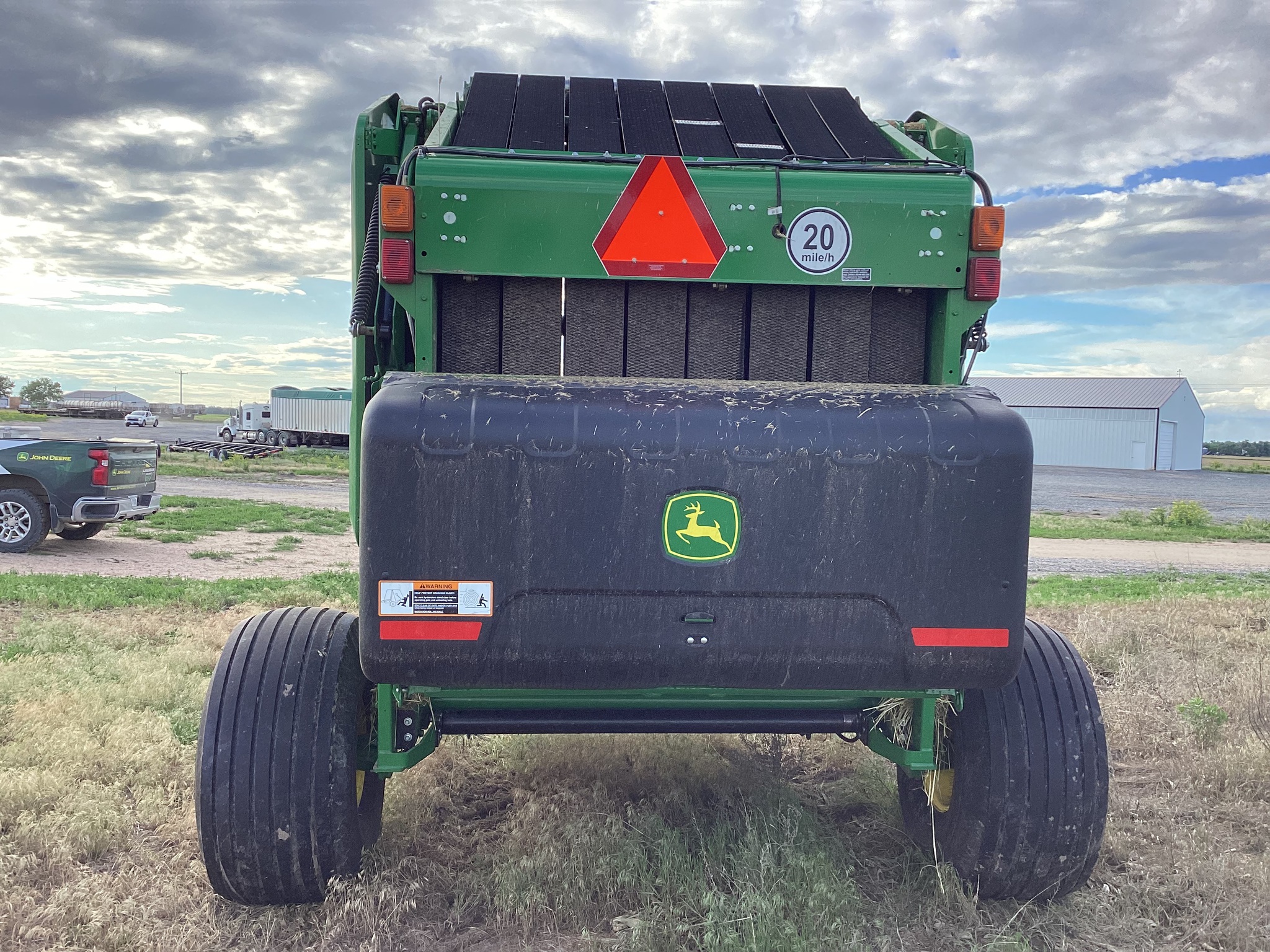 2024 John Deere 561R Image 9
