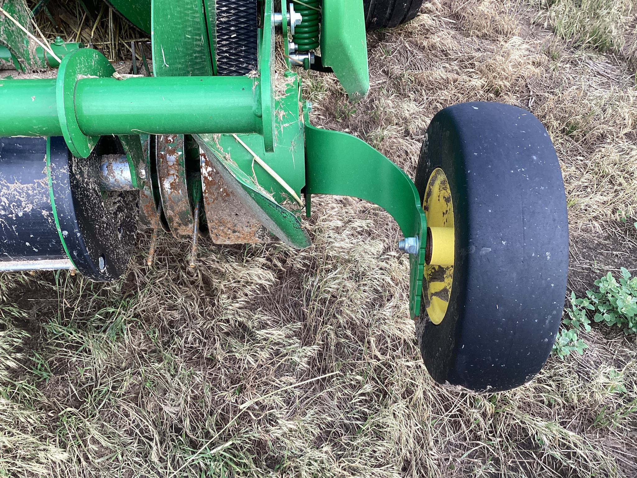 2024 John Deere 561R Image 28