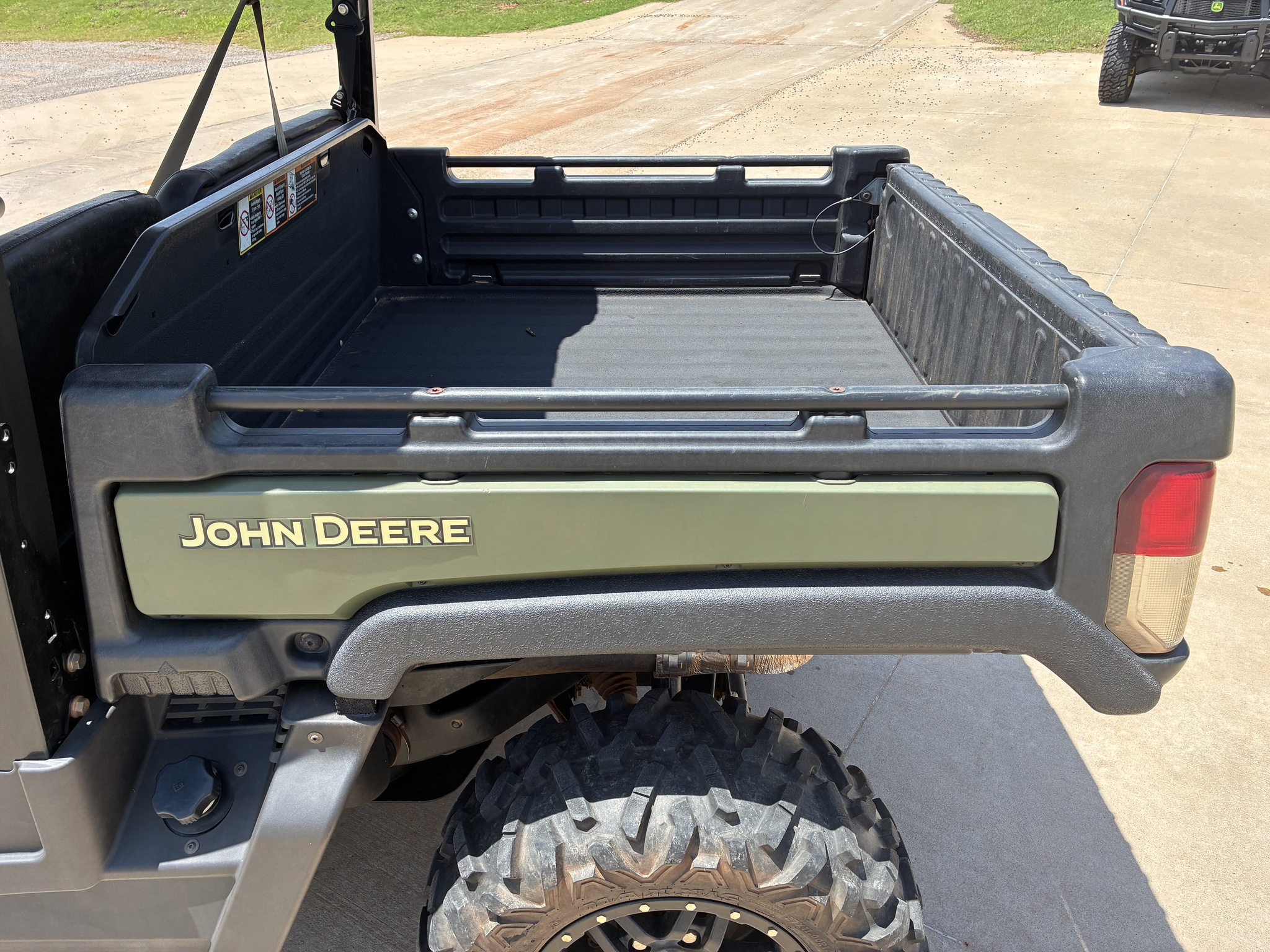 2021 John Deere XUV 835M Image 14