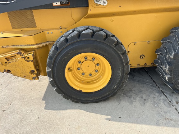 2024 John Deere 324G - Photo15