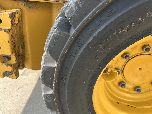 2024 John Deere 324G - Photo16