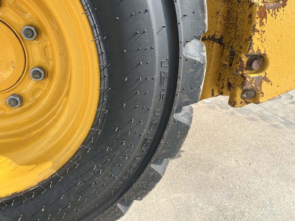 2024 John Deere 324G - Photo19