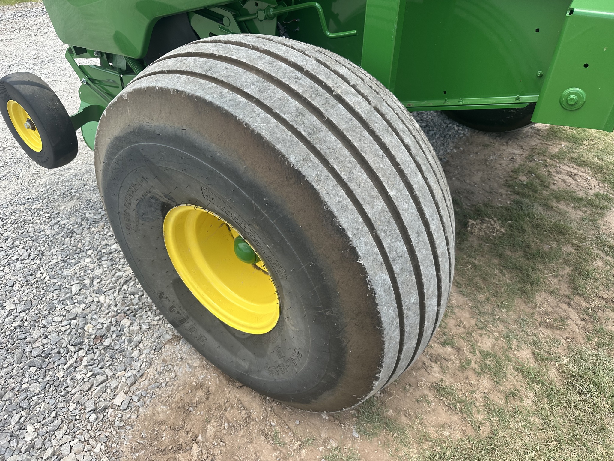 2022 John Deere 560M Image 17