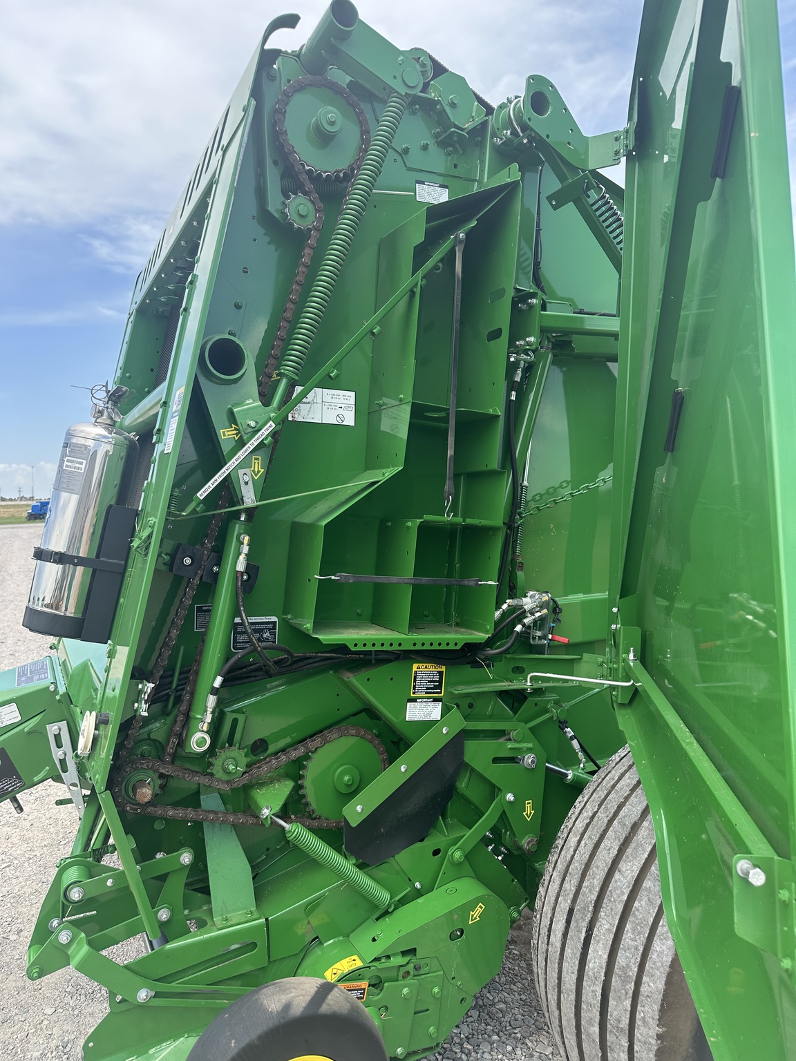 2022 John Deere 560M Image 14