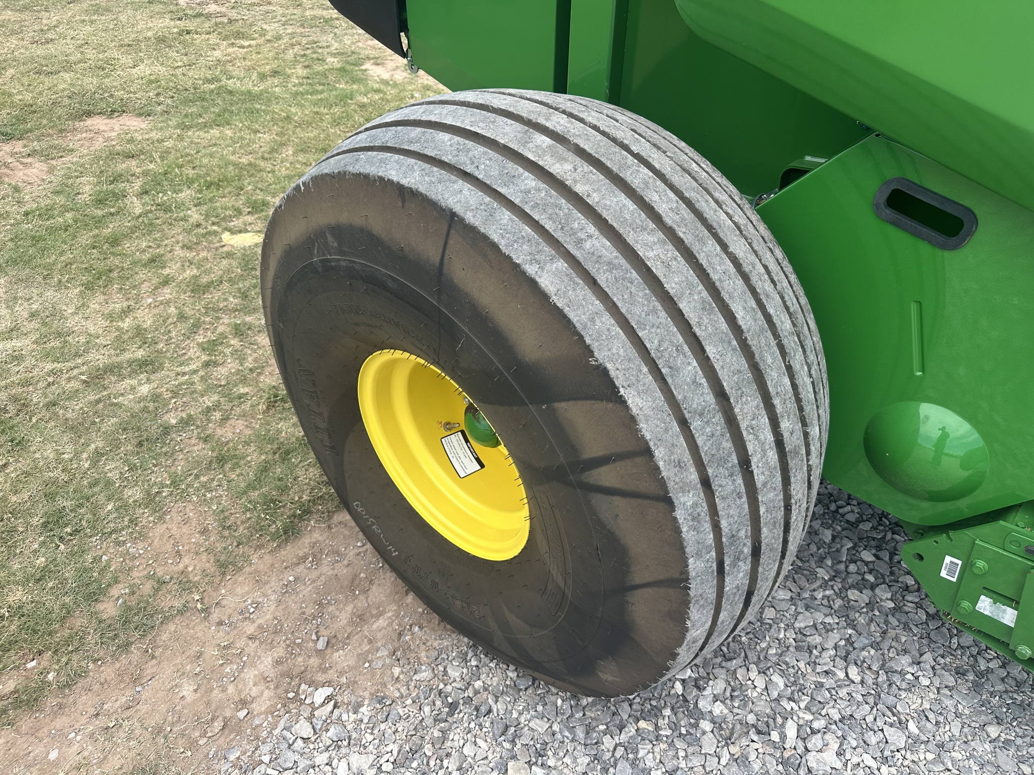 2022 John Deere 560M Image 12