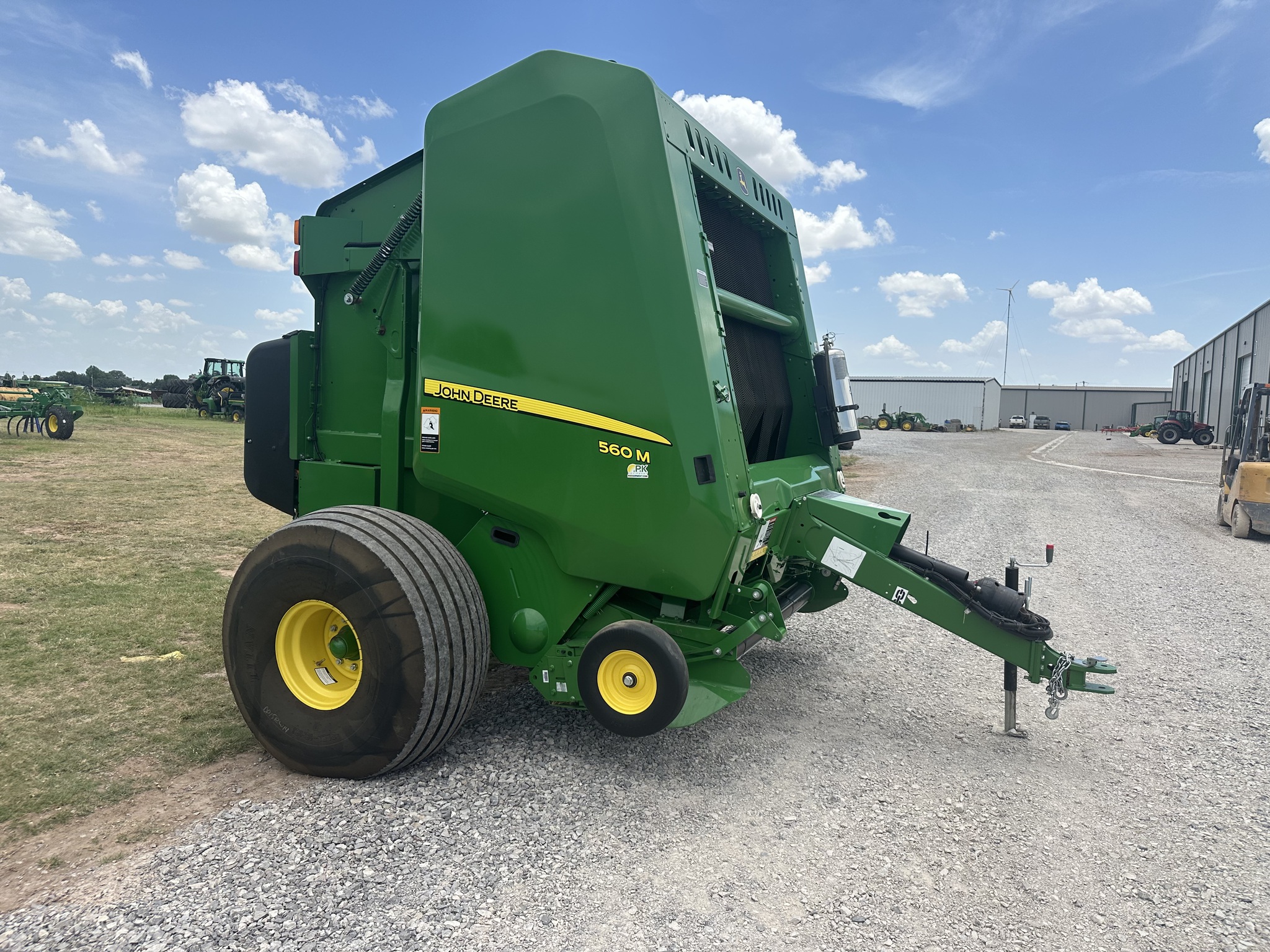 2022 John Deere 560M Image 9