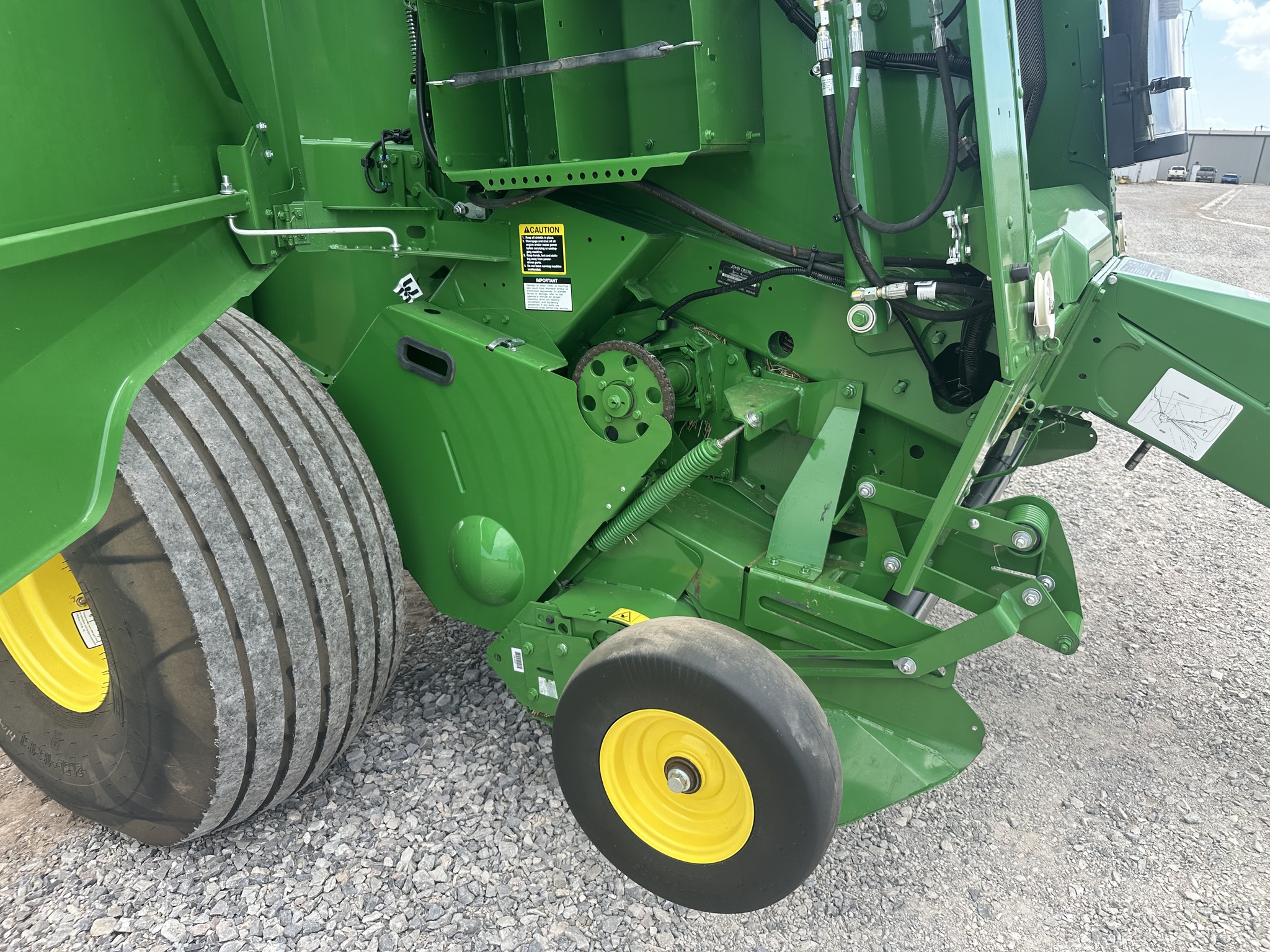 2022 John Deere 560M Image 22