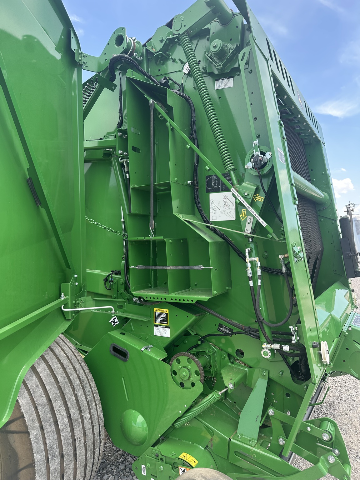 2022 John Deere 560M Image 23