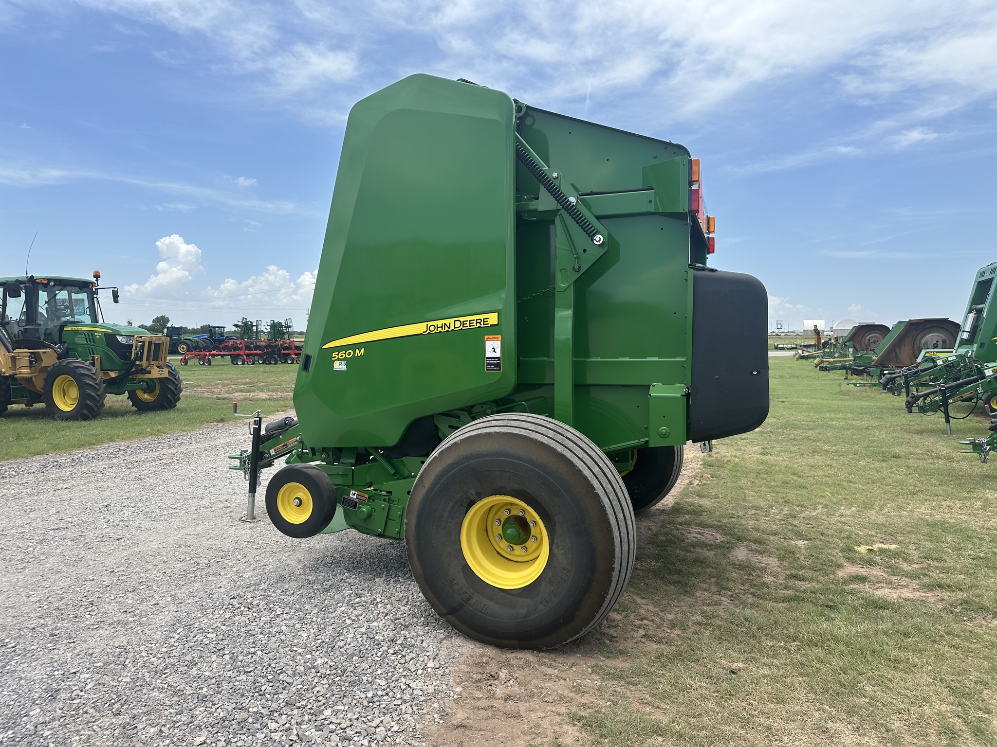 2022 John Deere 560M Image 3