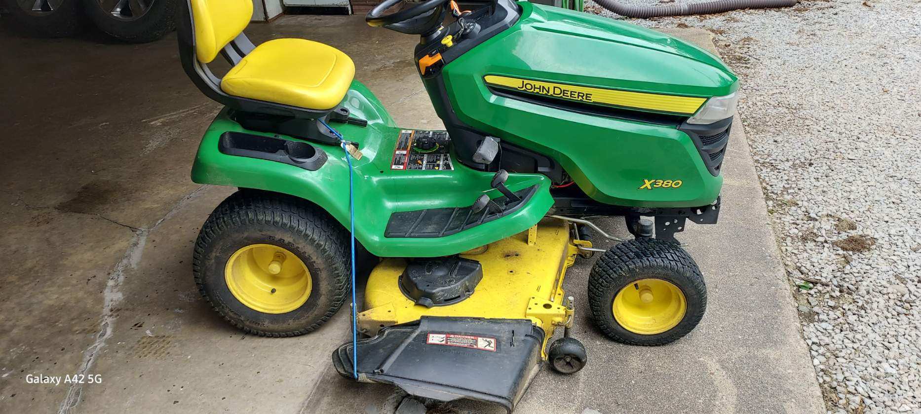 2020 John Deere X380 Image 3