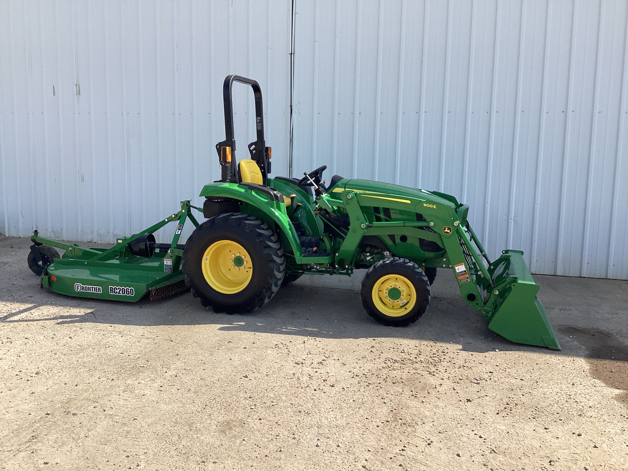 2022 John Deere 3025D Image 9