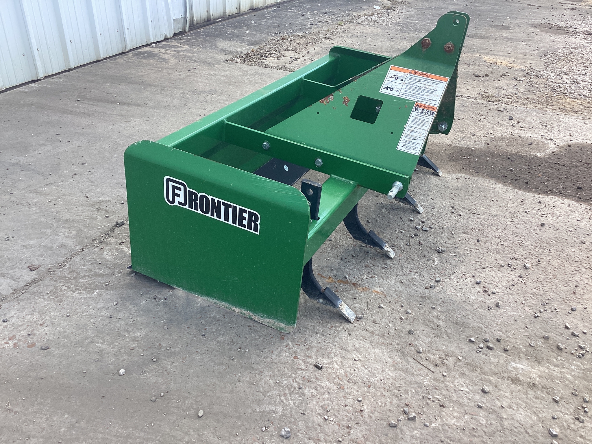 2022 John Deere 3025D Image 30