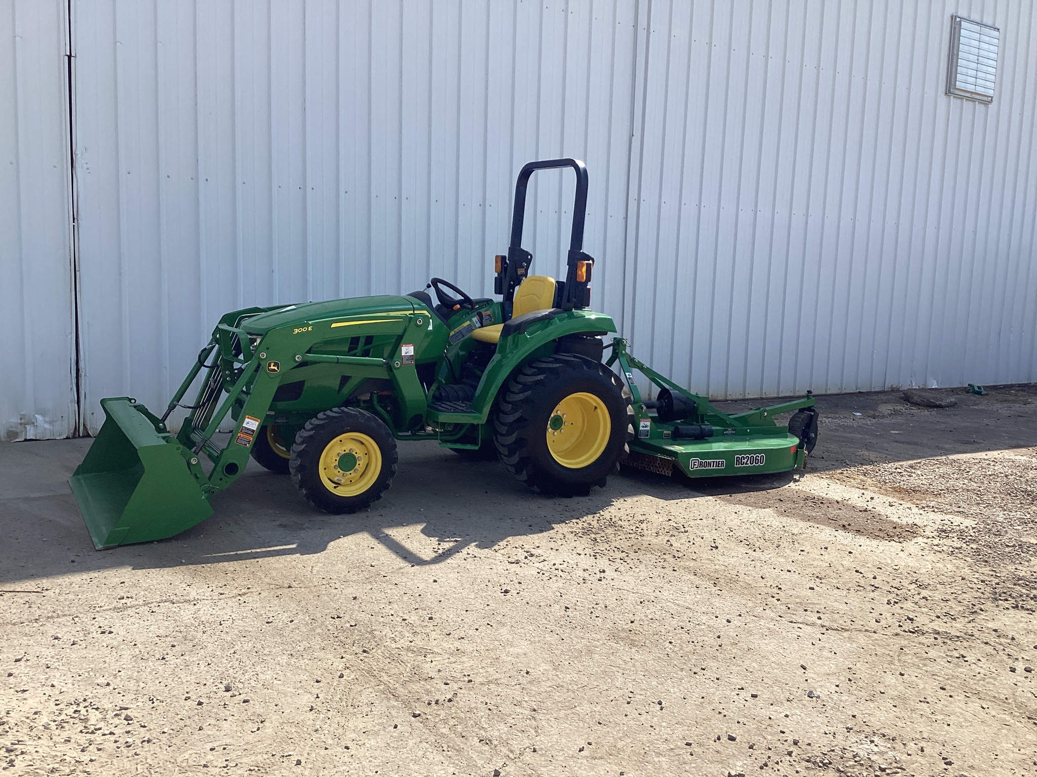 2022 John Deere 3025D Image 2
