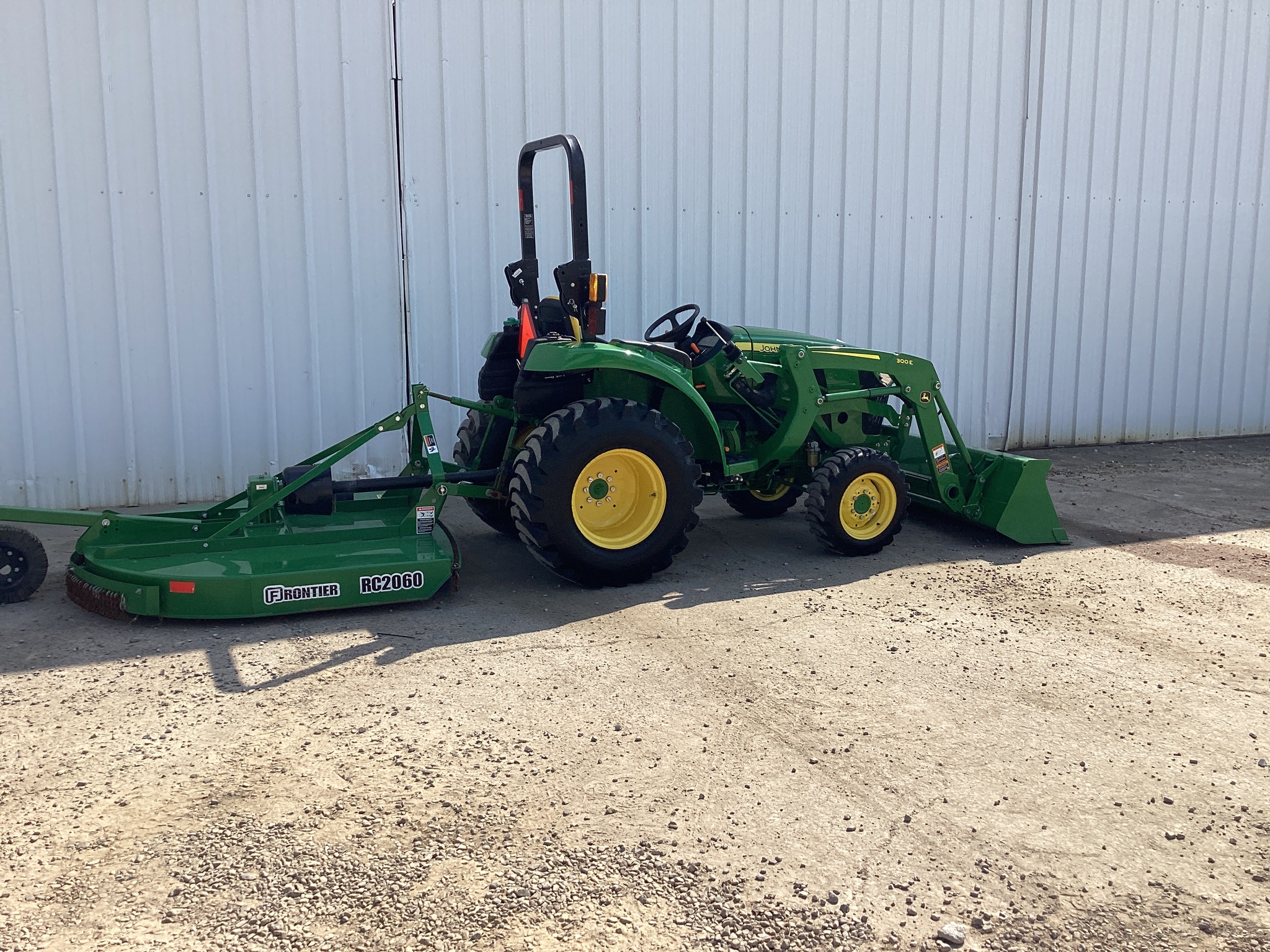 2022 John Deere 3025D Image 10