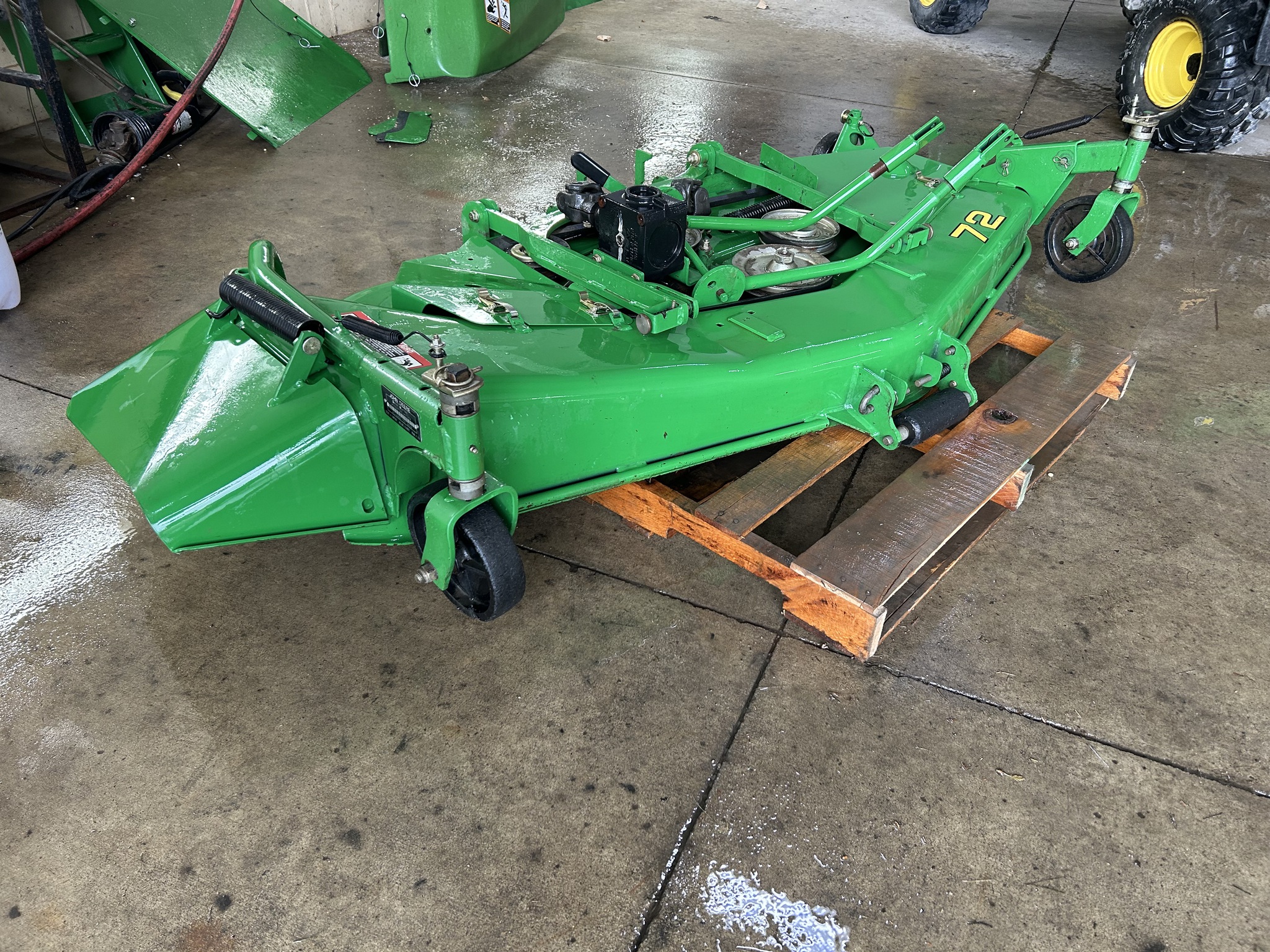 2001 John Deere 72