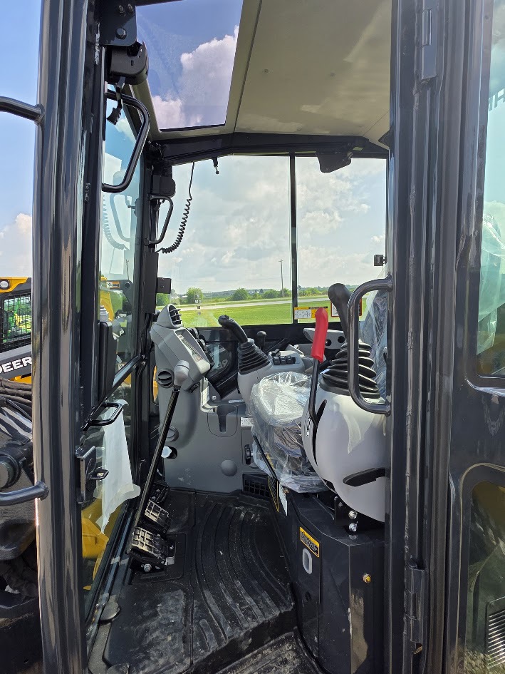 2025 John Deere 60 P Image 5